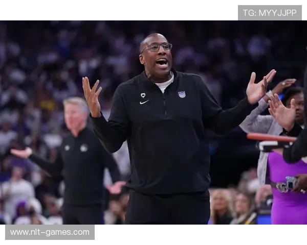 布朗季后赛经验助力球队逆袭，展现领袖风采